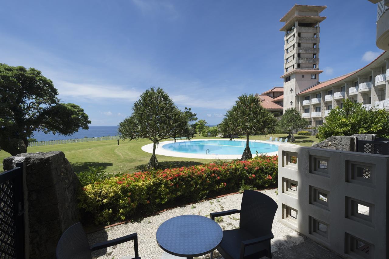 The Southern Links Resort Hotel Yaese Esterno foto